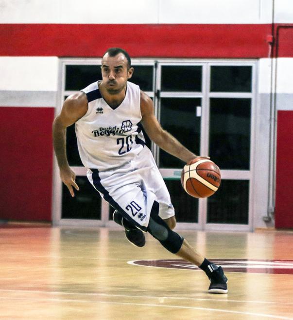 Reggio Emilia, a 45 anni Davide Giudici torna a fare il play e realizza 17 punti