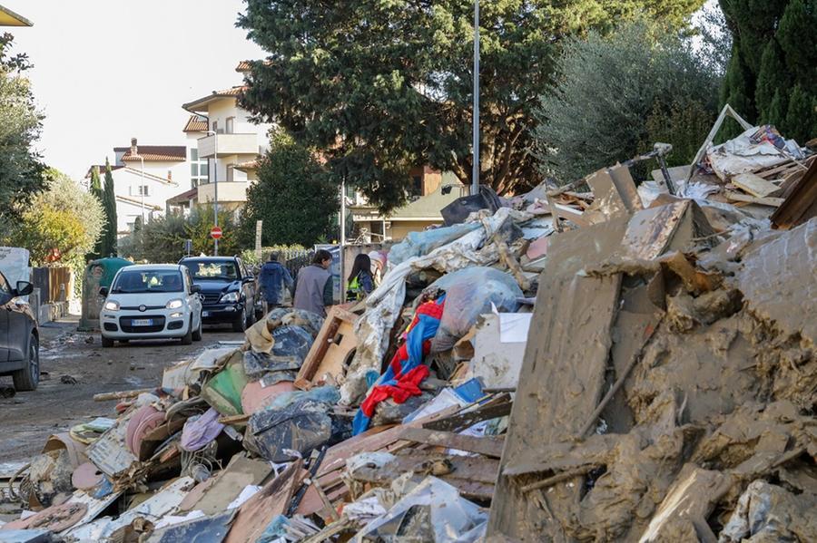 
	I rifiuti dell'alluvione a Campi Bisenzio

