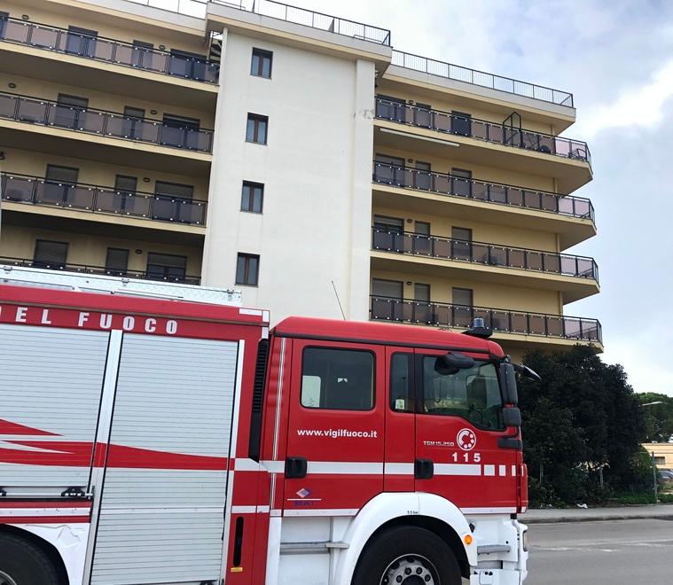 Alghero, nel palazzo bruciato tornano i ladri: ancora uno smacco per i condomini 