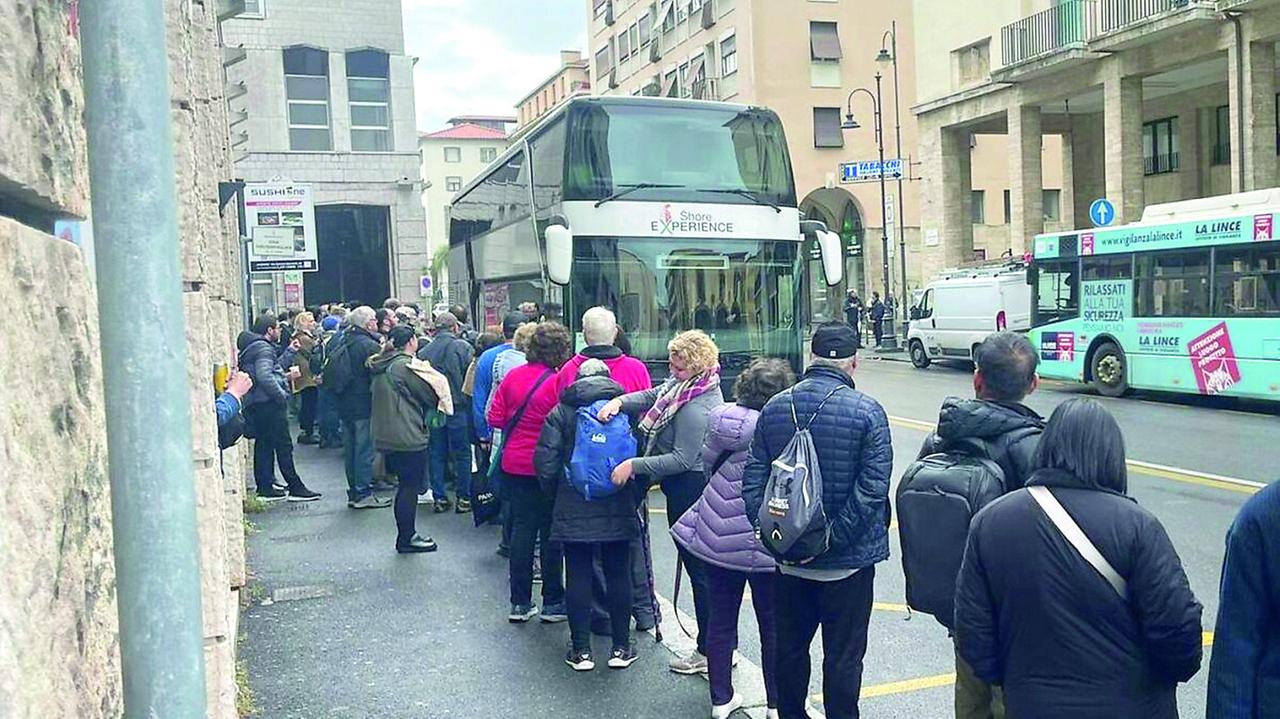 Livorno, nella morsa dei bus turistici: «Ma noi diamo un servizio»