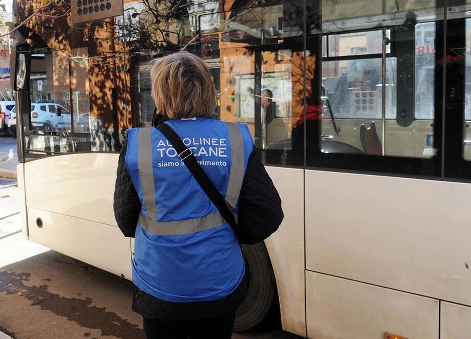 Rosignano, sale sul bus ma non timbra il biglietto: multato un bambino di 11 anni