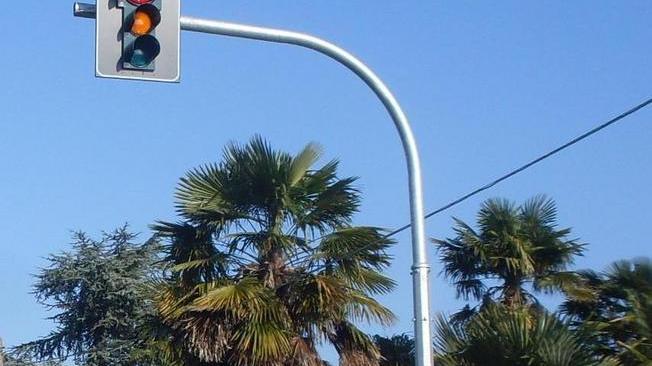 «Riaccendete i semafori prima delle 7»
