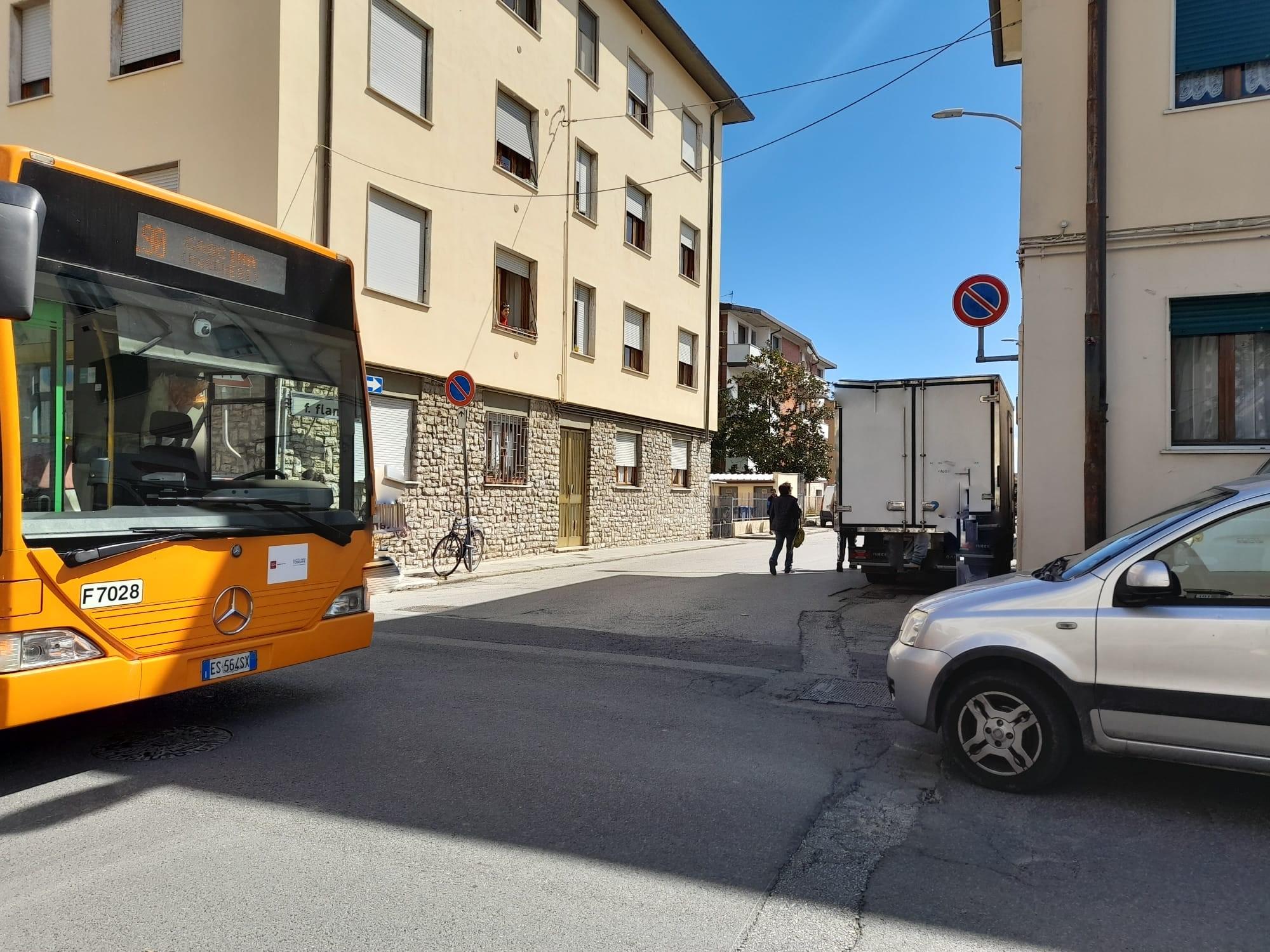 Pisa, sos sosta selvaggia in zona Garibaldi: arrivano dissuasori e strisce blu – Il piano
