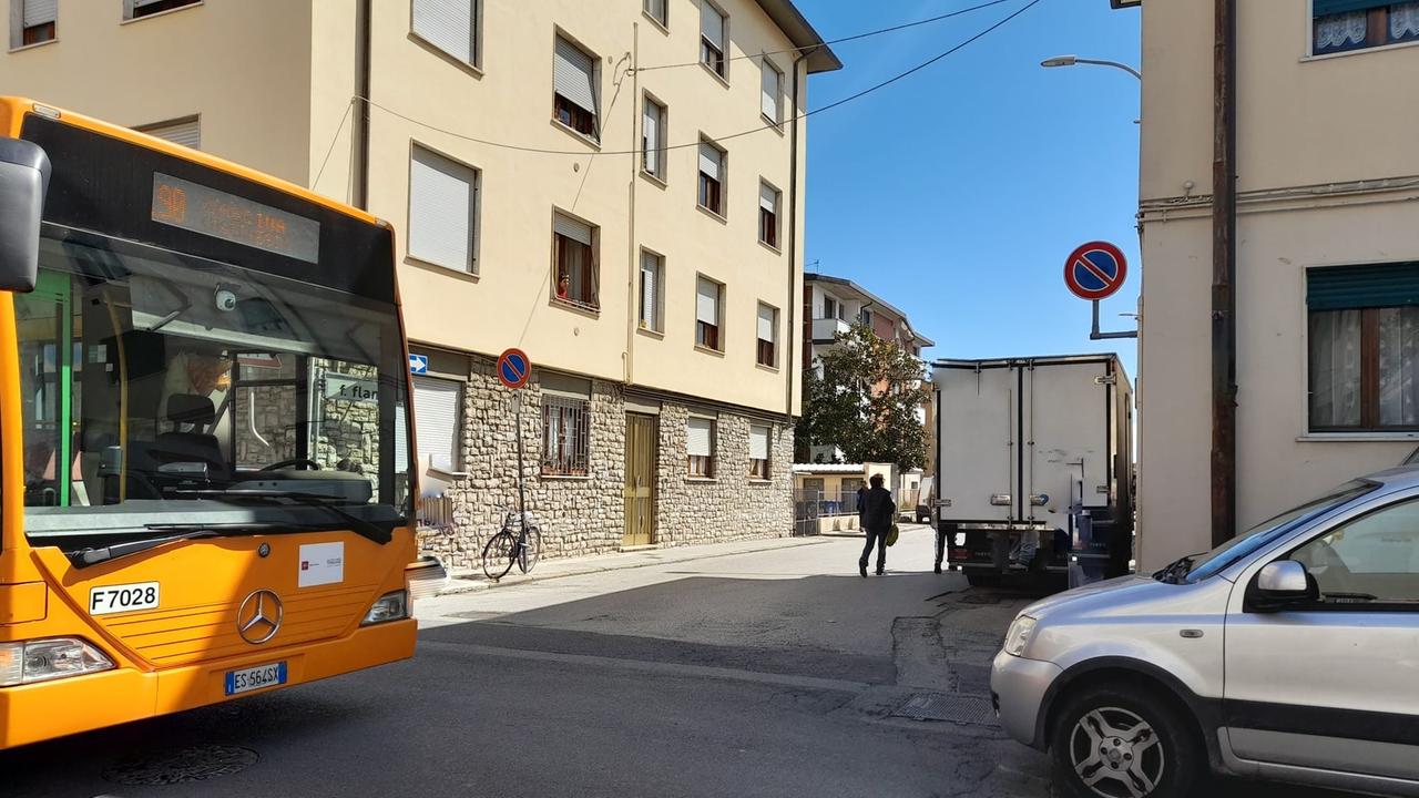 Pisa, sos sosta selvaggia in zona Garibaldi: arrivano dissuasori e strisce blu – Il piano