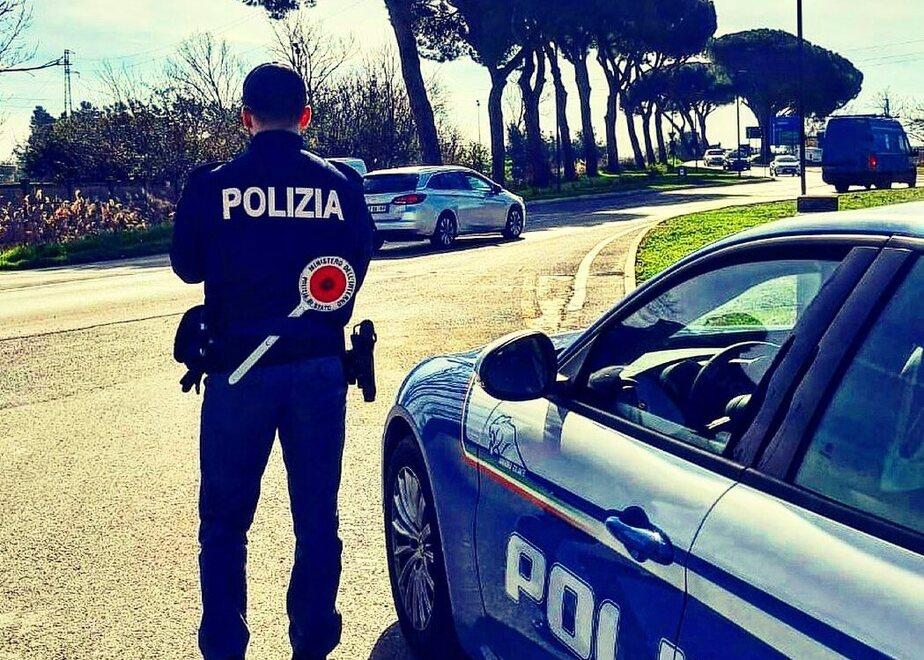 Pontedera, picchia i clienti di bar e discoteca: a 22 anni viene bandito dai locali