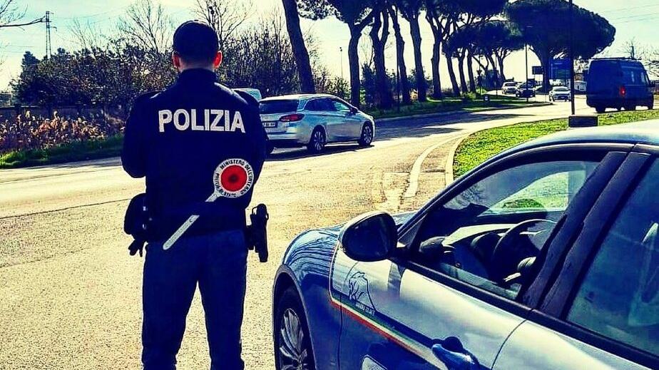 Pontedera, picchia i clienti di bar e discoteca: a 22 anni viene bandito dai locali