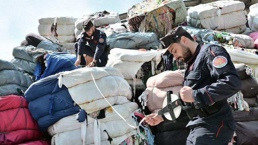 Smaltimenti abusivi di scarti tessili: tre arresti tra Lucca e Firenze