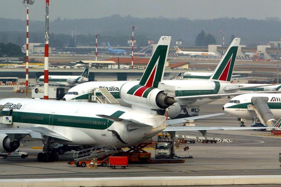 Alitalia, al via la procedura di licenziamento per 2668 lavoratori