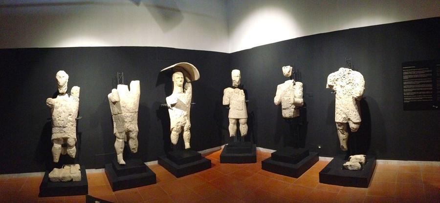 
	Alcuni dei Giganti di Mont'&egrave; Prama esposti al museo di Cabras

