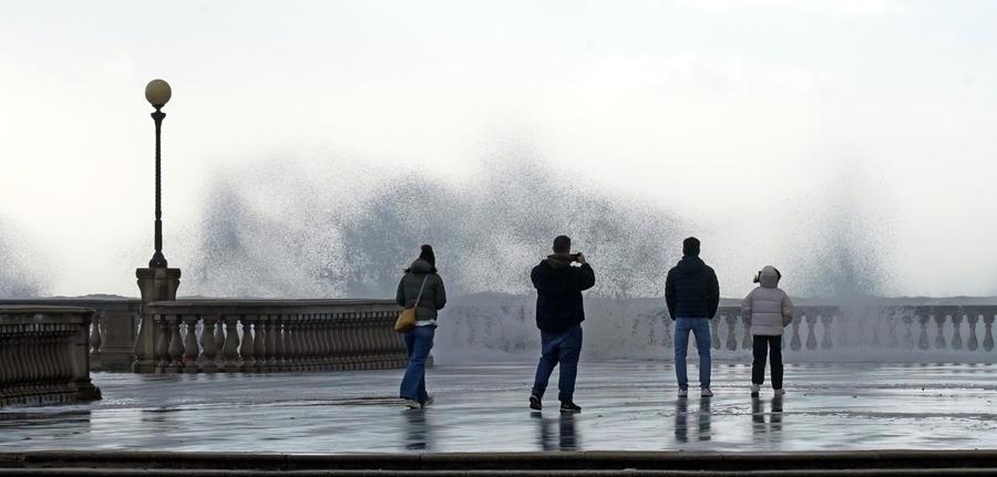 Mareggiate devastanti e l'alluvione da record, per le catastrofi in Toscana il cambiamento climatico sospettato numero uno
