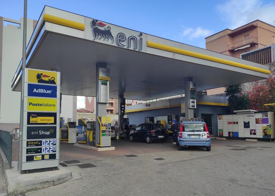 Benzinai sardi sul piede di guerra: «I prezzi medi sono inutili»