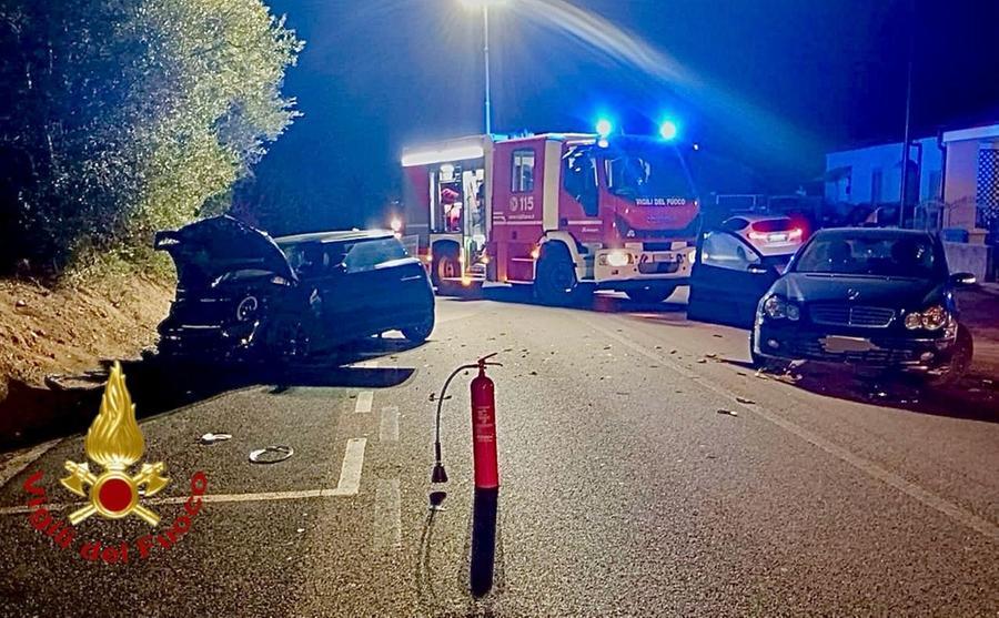 Olbia, frontale tra due auto sulla statale 127: quattro feriti