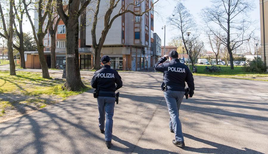 Ferrara, fermato prima della consegna: nello zaino 3,2 kg di hashish
