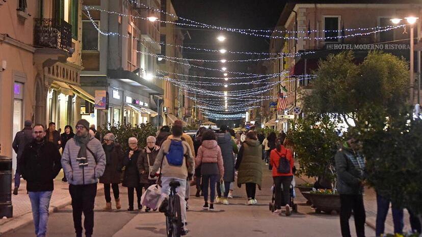 Passeggio in un corso Italia (foto di Paolo Barlettani)
