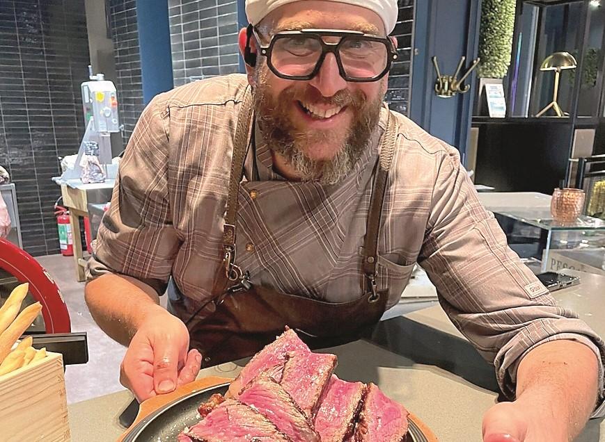 Il re della griglia Roberto Pintadu: «Se la carne coltivata è buona mangiamola»