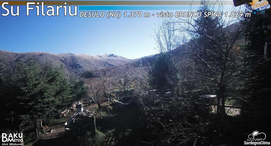 La prima neve della stagione fa capolino sul Gennargentu