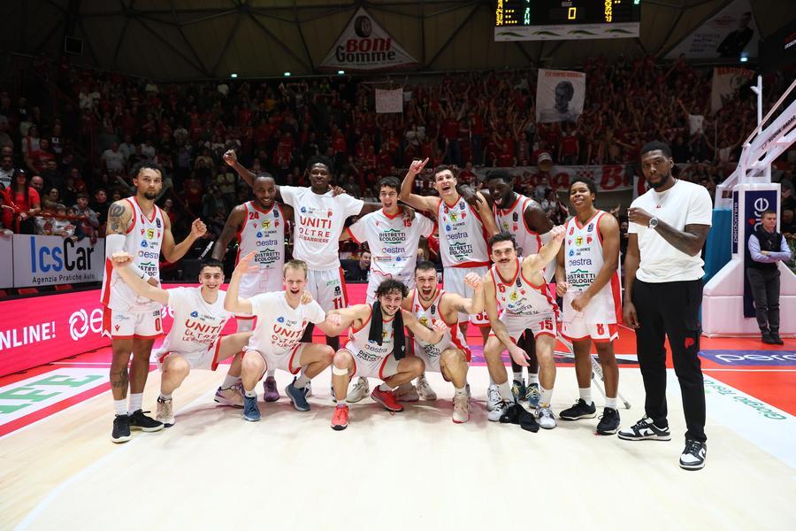 
	Foto di gruppo dopo la vittoria (Studio Nucci/ Innocenti)

