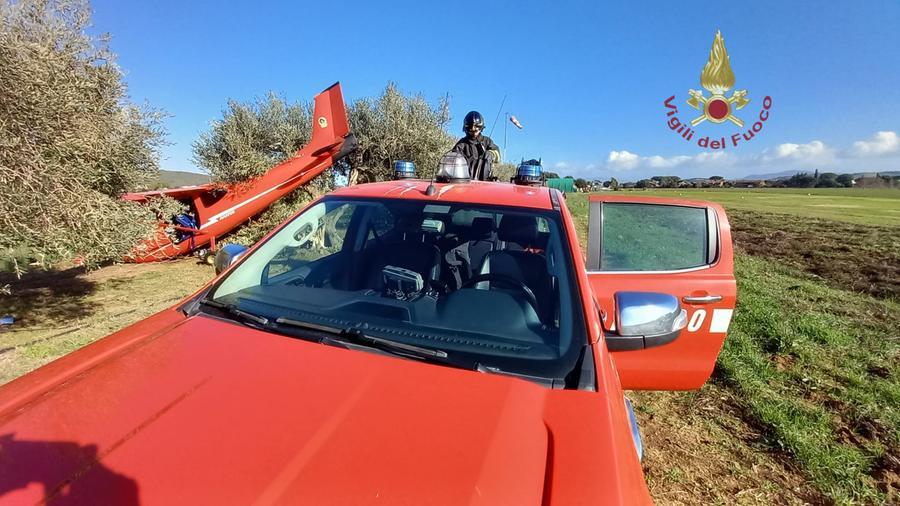 
	L'ultraleggero contro l'albero

