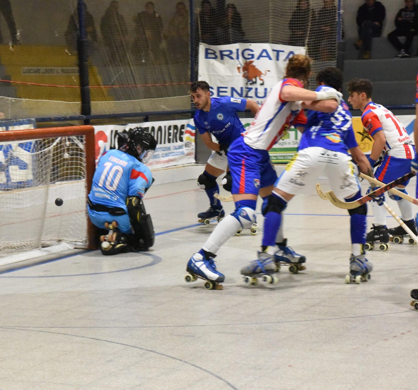 Un’azione del match con il Follonica all’attacco (foto Giorgio)