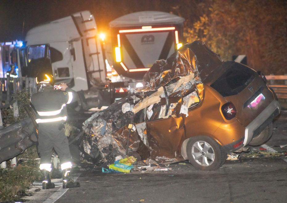 Morti Nello Schianto Lungo L’Estense Un Unico Funerale Per Le Tre ...