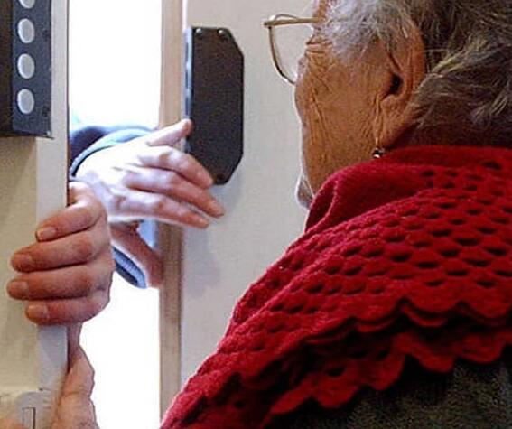 Reggio Emilia, 60 anziani truffati in un anno: in media uno alla settimana