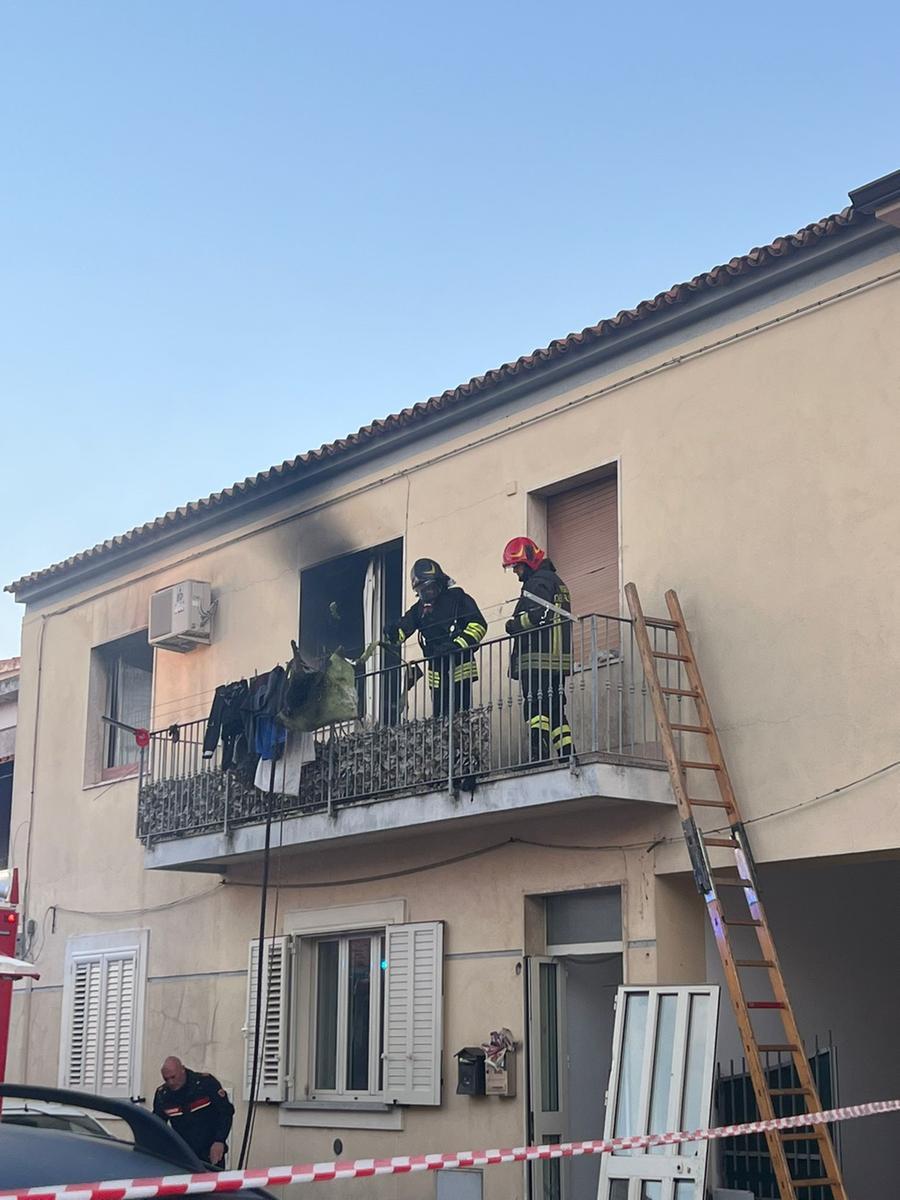 Olbia, esplosione in un appartamento di via Antonelli: tre uomini feriti