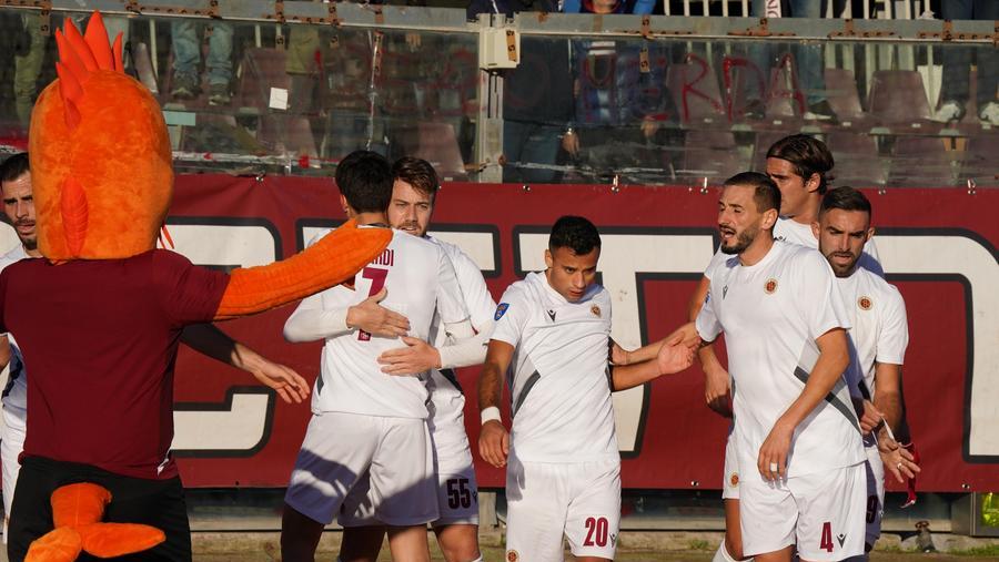 I festeggiamenti per il gol del Livorno (foto Franco Silvi)