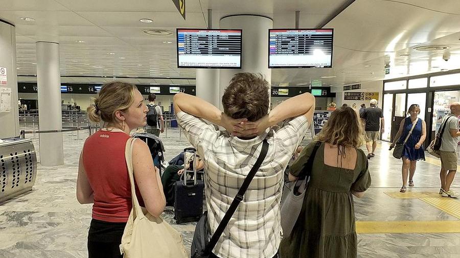 Voli per le vacanze, da Pisa per Sicilia e Sardegna tariffe sopra i 350 euro
