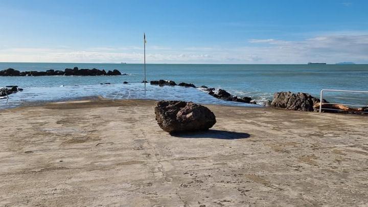 Lo scoglio sul piazzale dei Rex