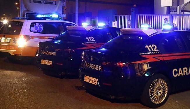 Si accascia di fronte a casa e muore in bici per un malore
