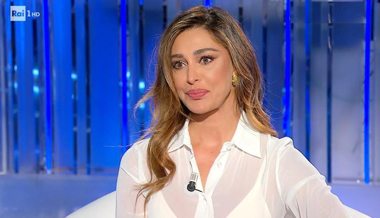 Belen, le dichiarazioni: «Dopo i tradimenti di De Martino non mangiavo più, 20 giorni in clinica per depressione»