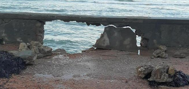 Livorno, voragini di dieci metri e spalletta crollata a Antignano