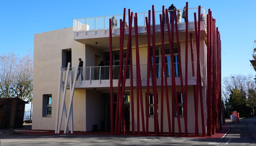 L’edificio che ospita la “Casa del platano"