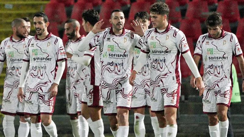 I granata festeggiano al Del Conero (dalla pagina facebook ufficiale del Pontedera)
