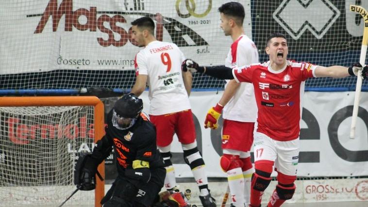 Un’esultanza dei biancorossi ieri sera (foto Manuel Urracci)