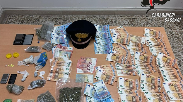 Porto Torres, droga negli slip e in casa: un arresto e una denuncia