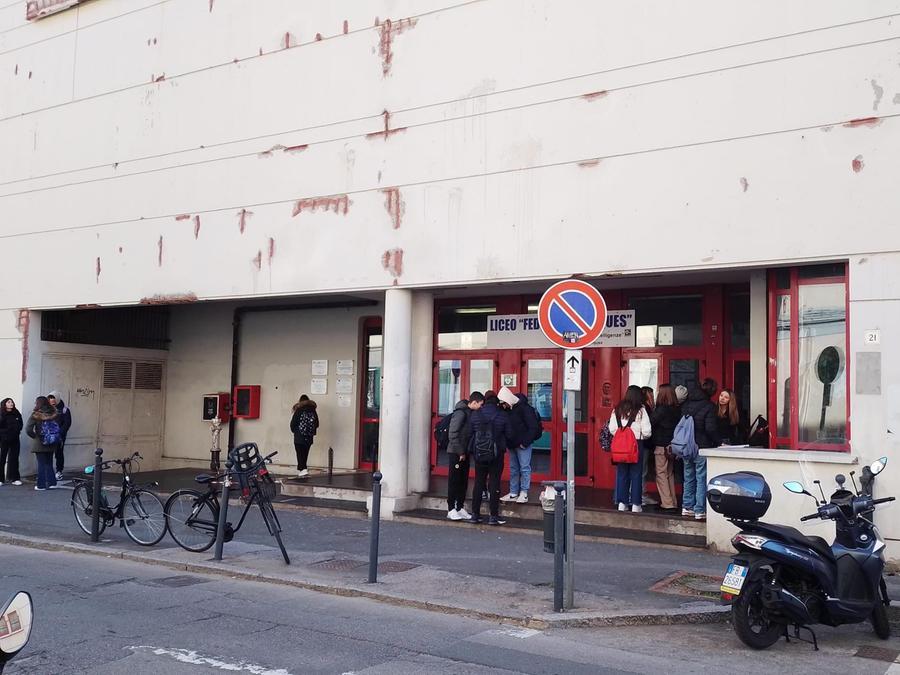 Livorno, termosifoni ko e studenti al gelo: caos al liceo Enriques