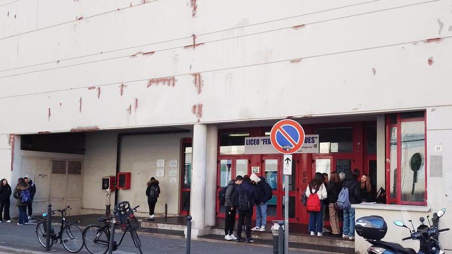 Livorno, termosifoni ko e studenti al gelo: caos al liceo Enriques