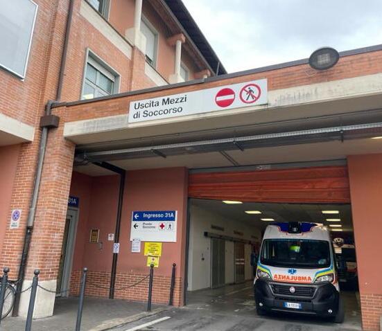 Pisa, a Cisanello mancano posti letto: lasciato su una barella al pronto soccorso quattro giorni