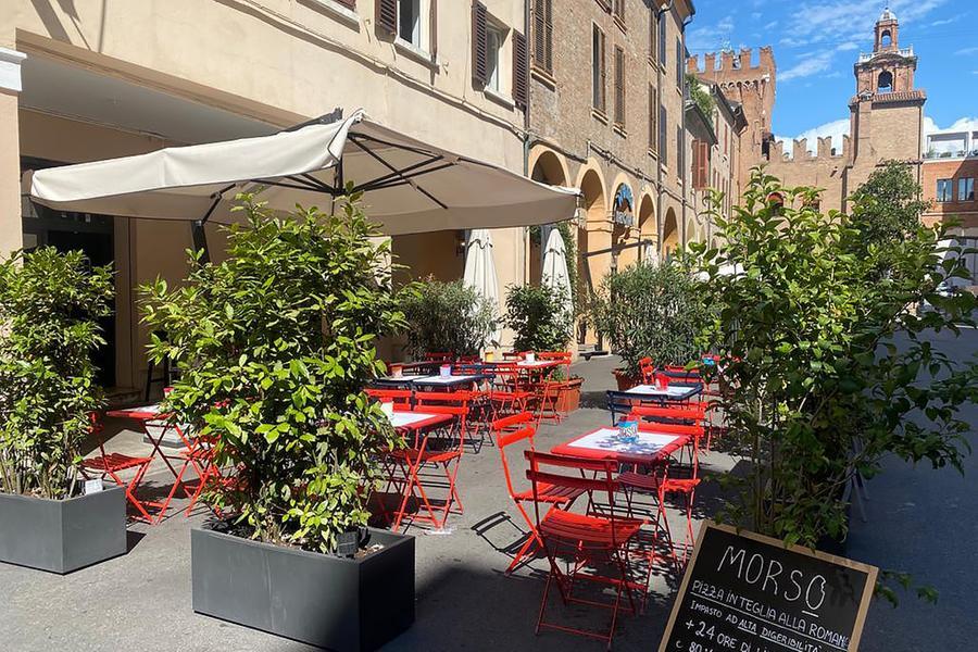 Ferrara, nuovo regolamento sui dehors: «L’occupazione è semplificata»