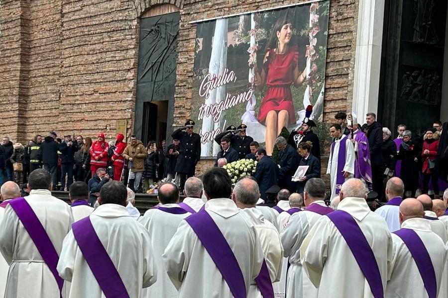 Giulia Cecchettin, una poesia di Khalil Gibran per la figlia: il ricordo del padre al funerale