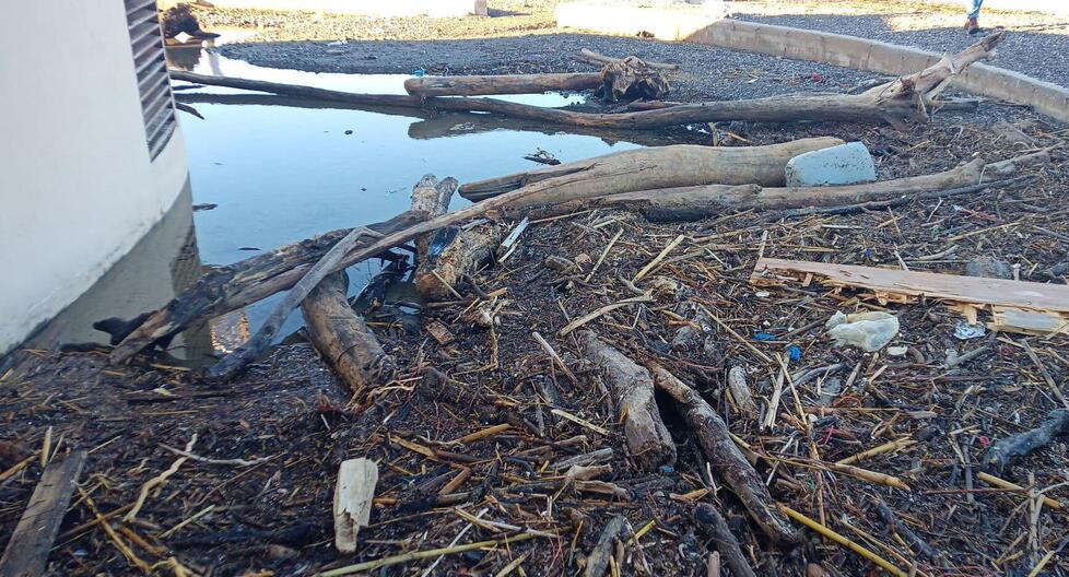 Il Centro Surf dei Tre Ponti di Livorno in ginocchio dopo la mareggiata «La struttura è devastata»