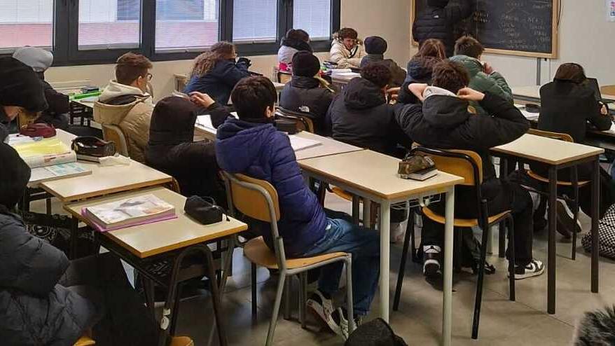 Modena, Selmi e Muratori-San Carlo al freddo: gli studenti scioperano