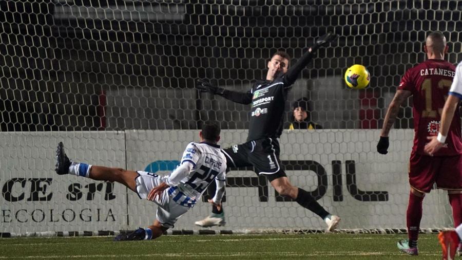 
	Il gol di Cuppone apre la goleada del Pescara a Pontedera (Foto di Franco Silvi)


