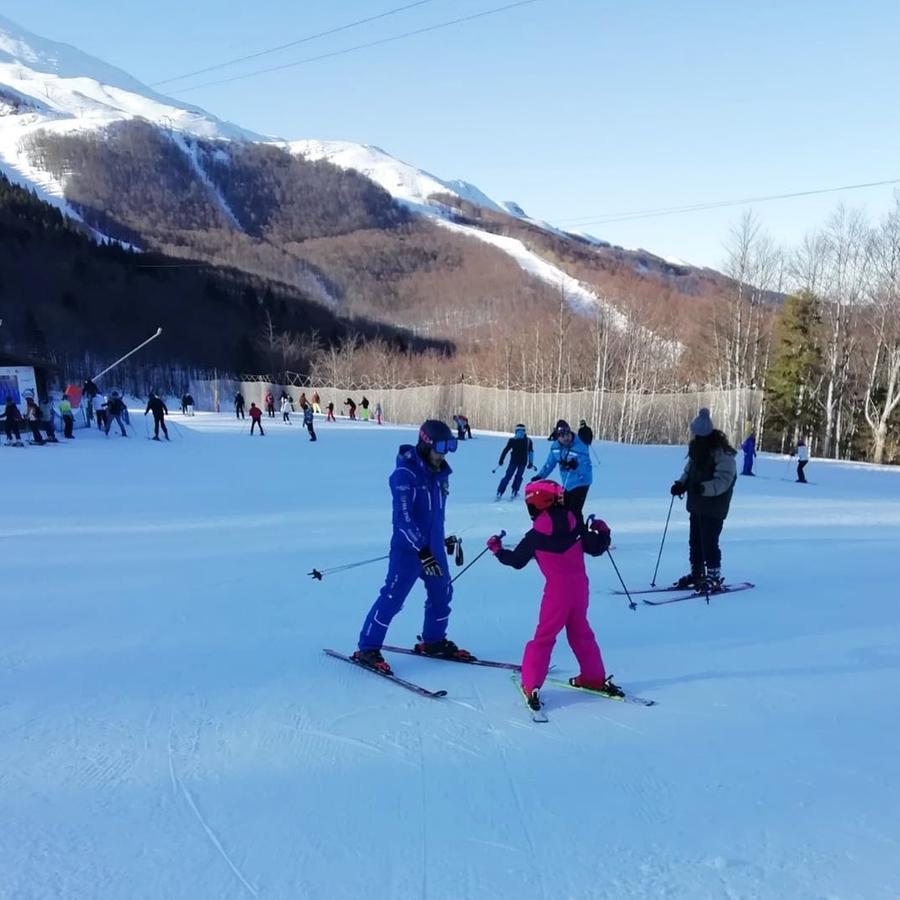 Modena, ponte dell’Immacolata sulla neve in Appennino: aprono due piste sul Cimone