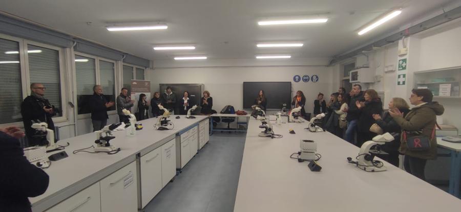 All’Iti di Livorno si fa Microbiologia nel nuovissimo laboratorio hi-tech