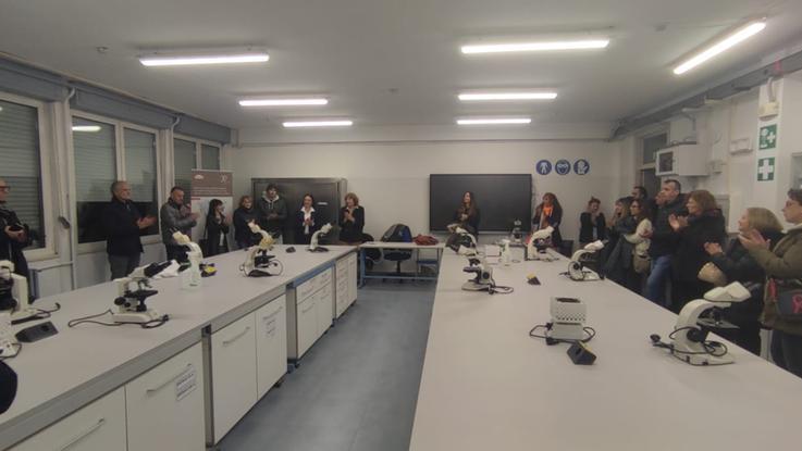 All’Iti di Livorno si fa Microbiologia nel nuovissimo laboratorio hi-tech