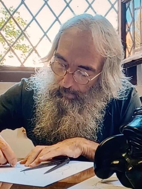 A Livorno c'è la Bottega del mascheraio: Giovanni Balzaretti racconta la sua arte