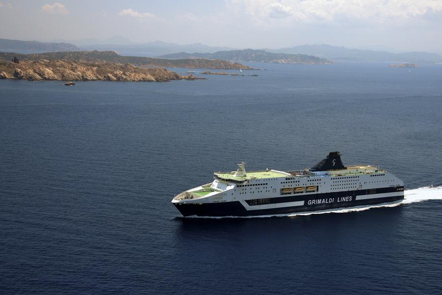 Napoli, allarme bomba sulla nave per Cagliari: passeggeri evacuati