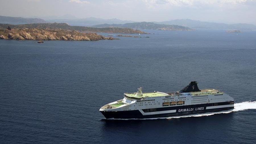 Napoli, allarme bomba sulla nave per Cagliari: passeggeri evacuati
